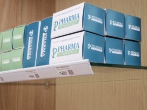 Réglette blanche clipsable plate pour étagère verre - Version haut de meuble