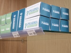 Réglette clipsable transparente plate pour étagère verre - Version haut de meuble