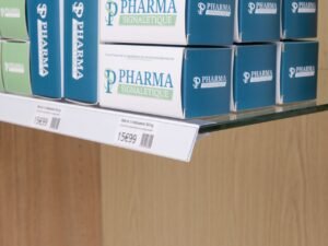 Réglette blanche clipsable plate inclinée pour étagère verre